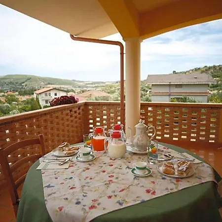 Maria - Martelletto Di Settingiano Bed & Breakfast 3*